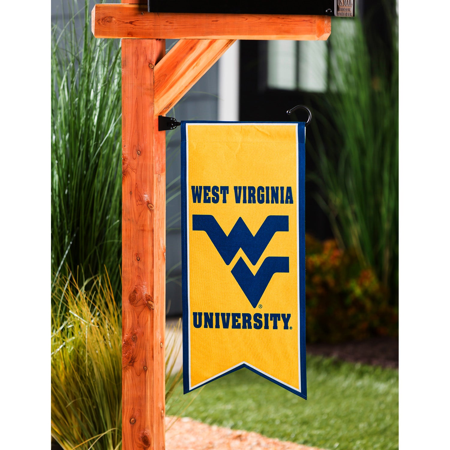 West Virginia University, Flag Banner